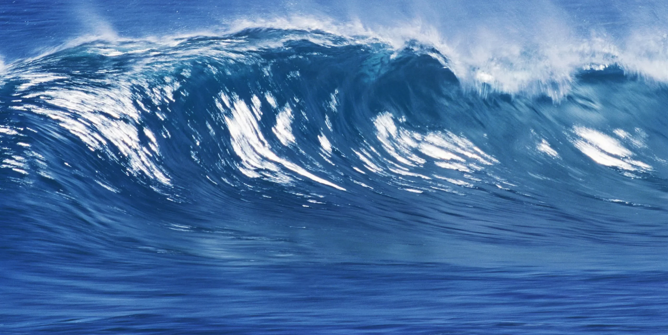 big-blue-surfing-wave-breaks-in-ocean-2022-10-08-00-29-01-utc-min